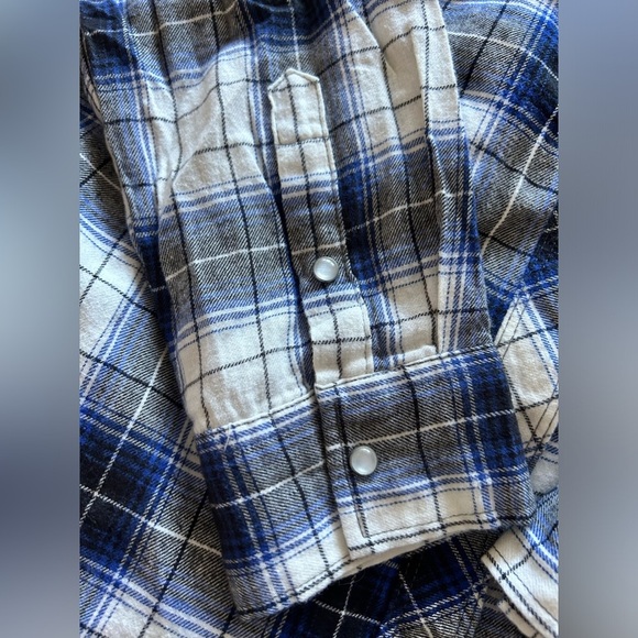 Forever 21 blue plaid button up - Picture 6 of 6